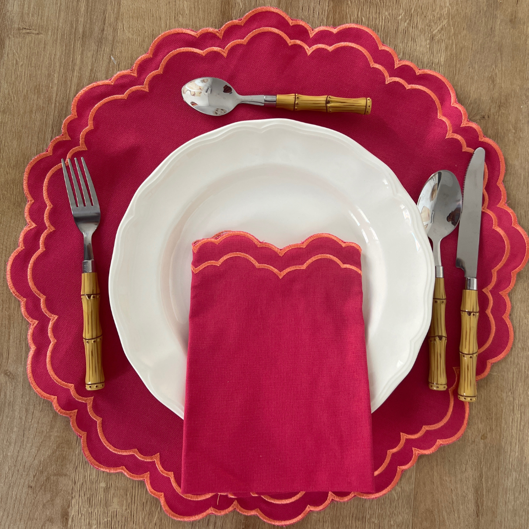 Mantel Individual Escallado Coral y Fucsia