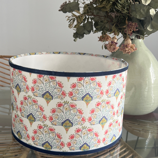 Pantalla de tela Pavo Floral